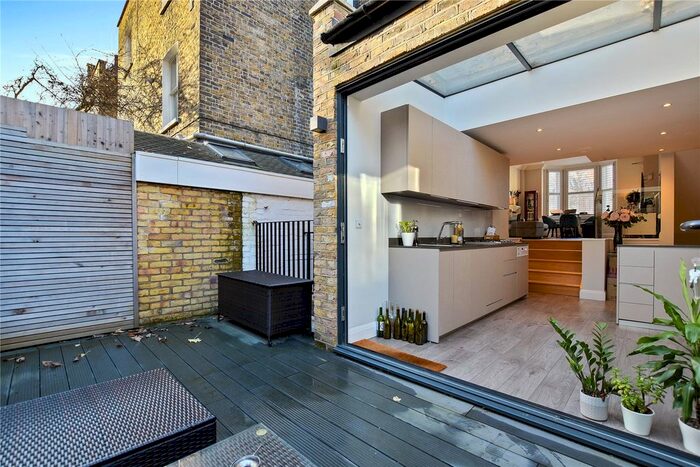 3 Bedroom Flat To Rent In Lettice Street, Parsons Green, SW6