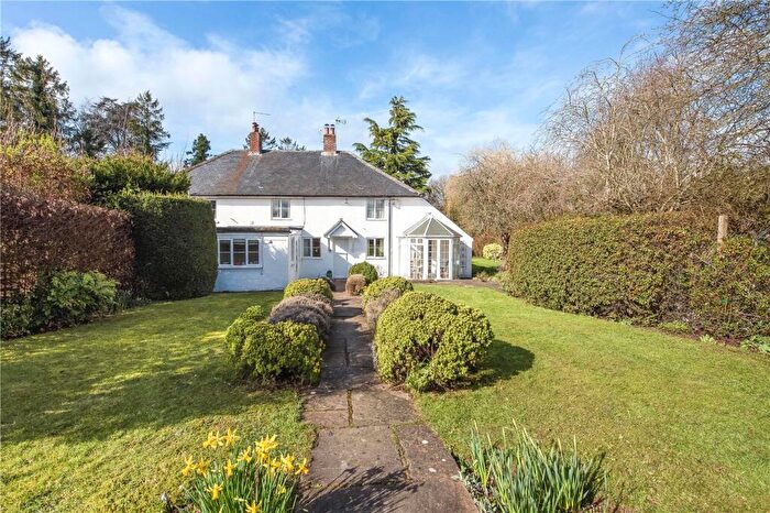 3 Bedroom Semi Detached House For Sale In New Barn Lane, Crawley, Winchester, Hampshire, SO21