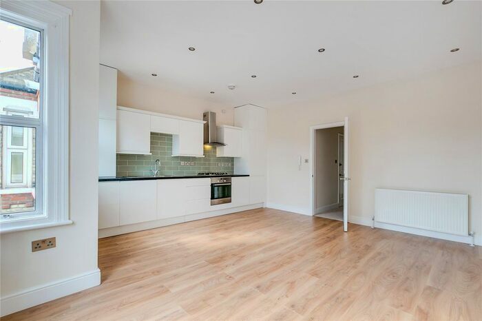 2 Bedroom Flat To Rent In Lower Richmond Road, West Putney, SW15