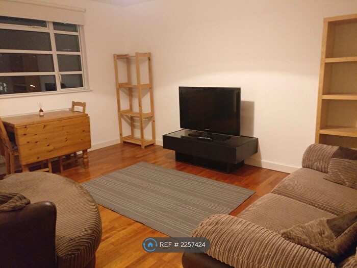 2 Bedroom Flat To Rent In Longfield House, London, W5