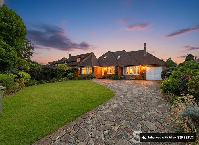 4 Bedroom Detached House For Sale In Gilhams Avenue, Banstead, SM7
