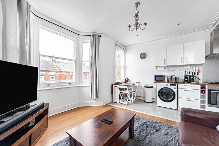 2 Bedroom Flat To Rent In A Holly Park Road, London, W7