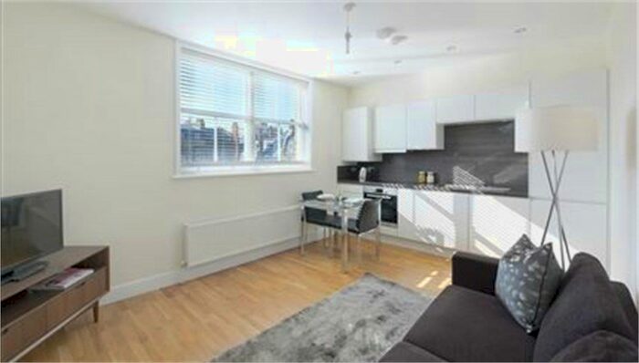 2 Bedroom Flat To Rent In Hamlet Gardens, London, W6
