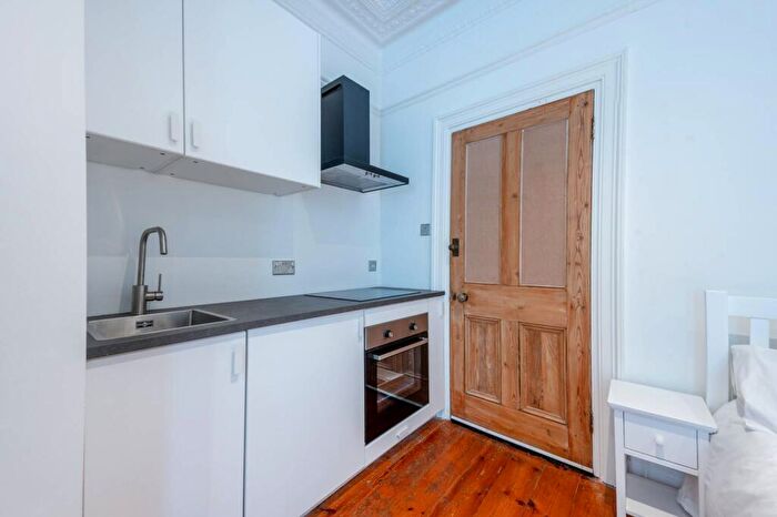 Studio To Rent In Park Road, Kingston, Kingston Upon Thames, KT2