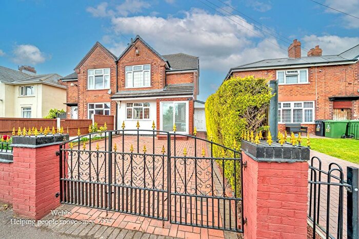 3 Bedroom Semi-Detached House For Sale In Keats Road, Walsall, WS3