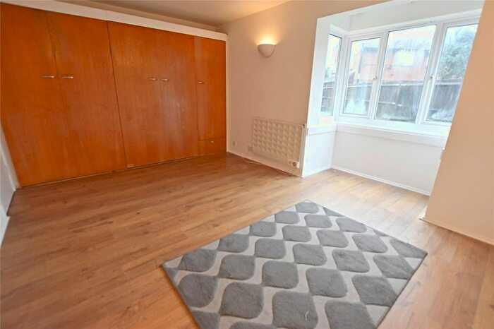 Studio To Rent In Coe Avenue, London SE25