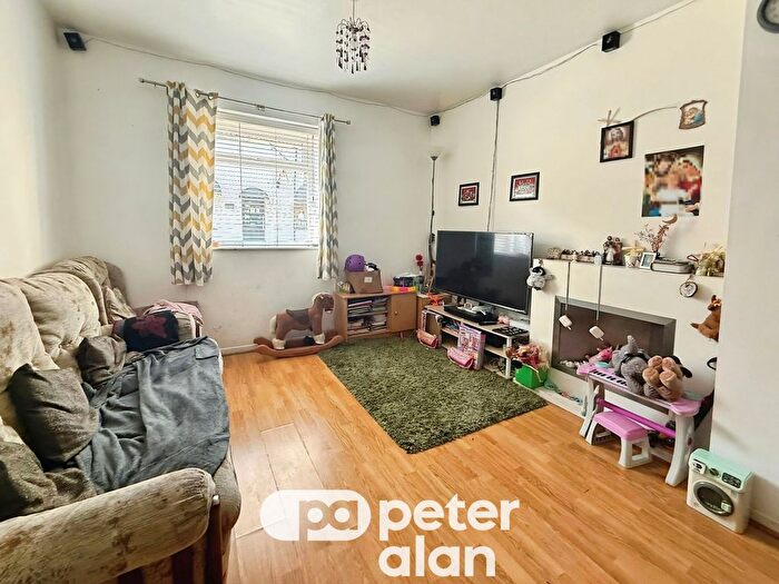 2 Bedroom Property To Rent In Waunrhydd Road, Porth, CF39