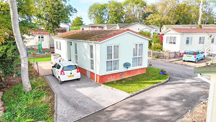 2 Bedroom Mobile/park Home For Sale In Chalk Hill Lane, Great Blakenham, Ipswich, IP6