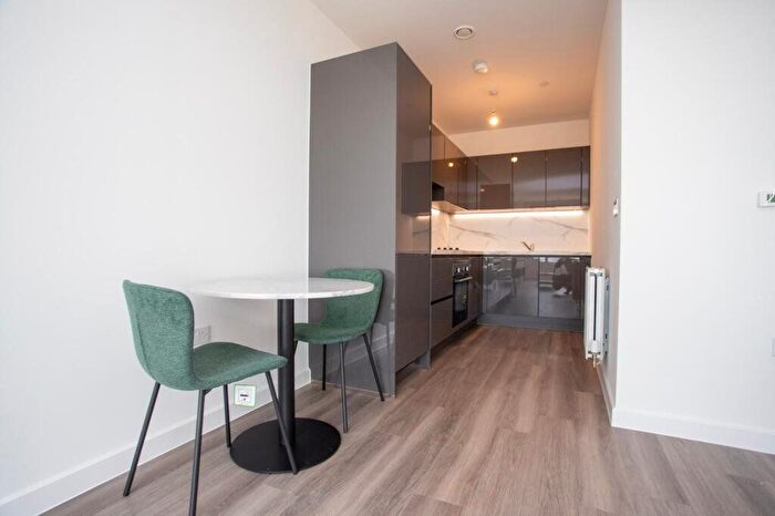 2 Bedroom Flat To Rent In Vista Heights, Bermondsey, London, SE15