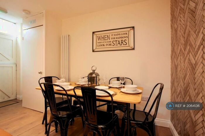 2 Bedroom Flat To Rent In East Parade, Harrogate, HG1