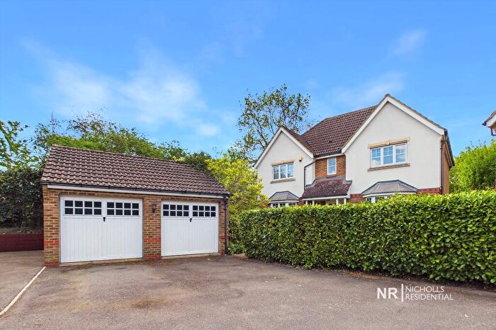 4 Bedroom Detached House For Sale In Winey Close, Chessington, Surrey., KT9