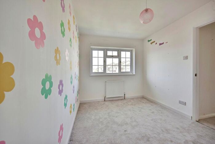 3 Bedroom End Of Terrace House For Sale In Clive Road, Sittingbourne, Kent, ME10