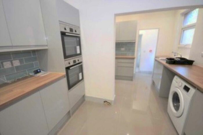 7 Bedroom Semi-Detached House To Rent In London Road, Reading, RG1