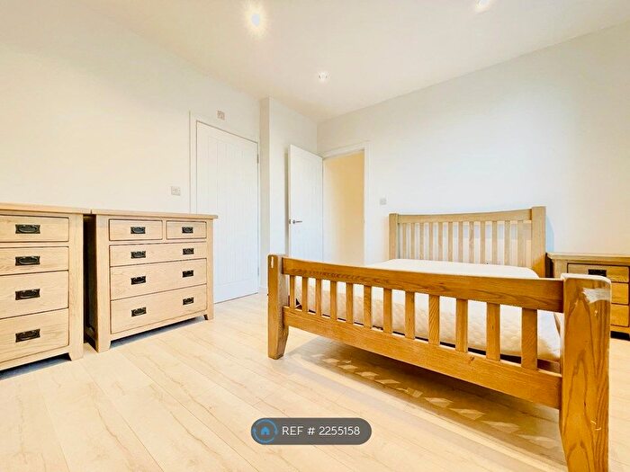 1 Bedroom Flat To Rent In Kennington Road, London, SE11