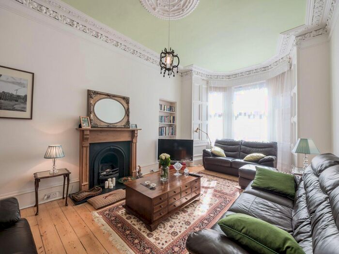 1 Bedroom Flat To Rent In Bruntsfield Avenue, Edinburgh EH10