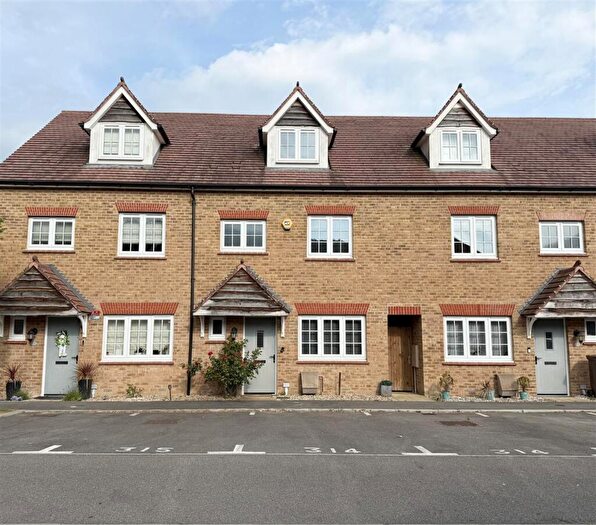 4 Bedroom Terraced House To Rent In Kiln Way, Halling, ME2