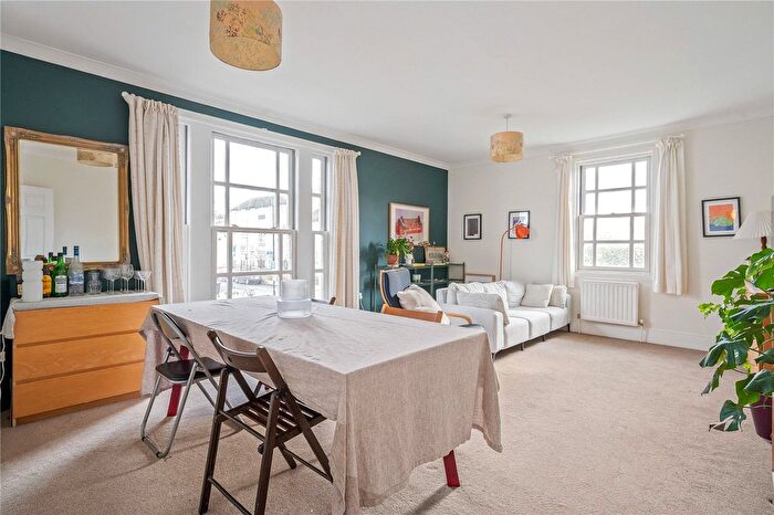 2 Bedroom Flat For Sale In Queensbridge Road, London, E8