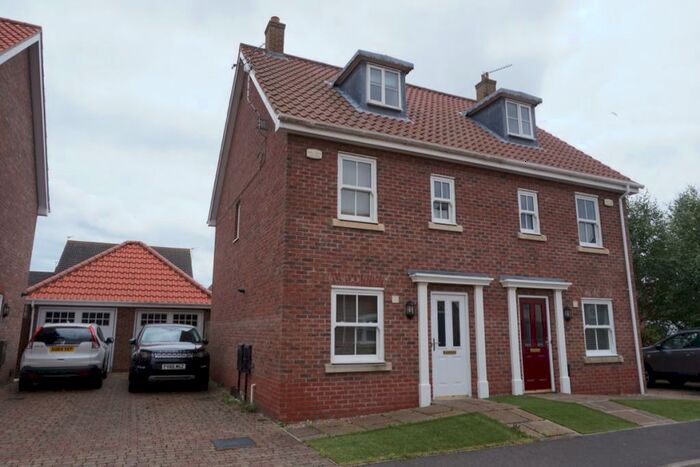 3 Bedroom Semi-Detached House To Rent In Carrel Road, Gorleston, Great Yarmouth, Norfolk, NR31