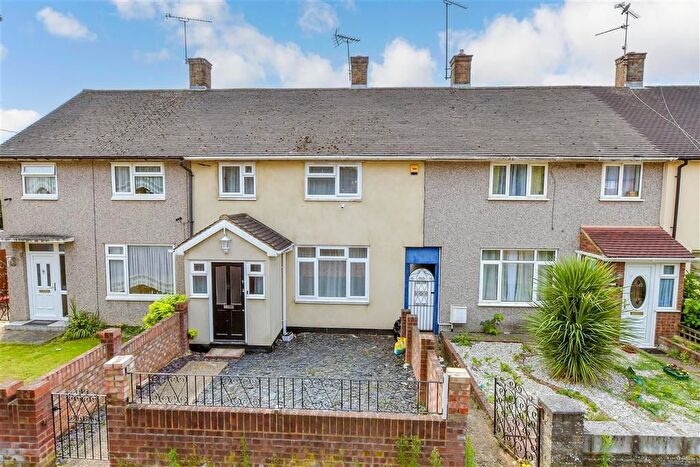 3 Bedroom Terraced House For Sale In Hilldene Avenue, Romford, Essex, RM3