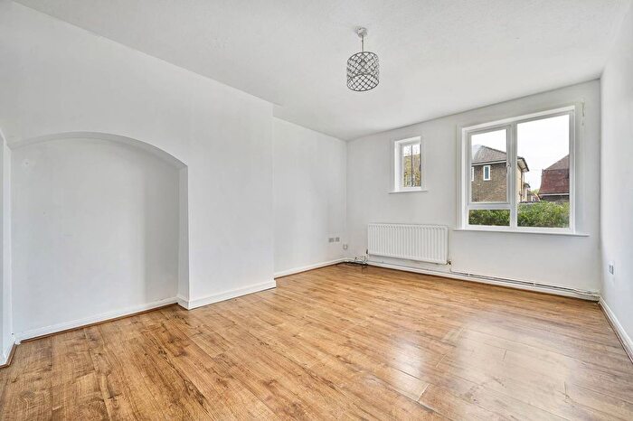 3 Bedroom Flat To Rent In Grangemill Road, Catford, London, SE6