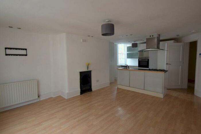 2 Bedroom Flat To Rent In King Street, Bideford, EX39