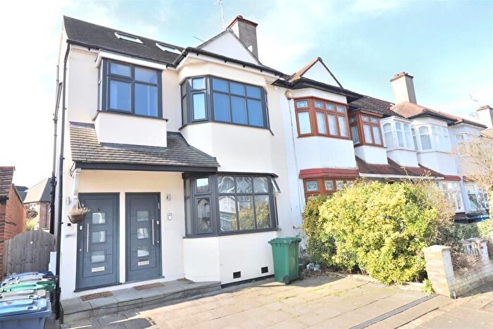 2 Bedroom Flat To Rent In Hale Grove Gardens, Mill Hill, NW7