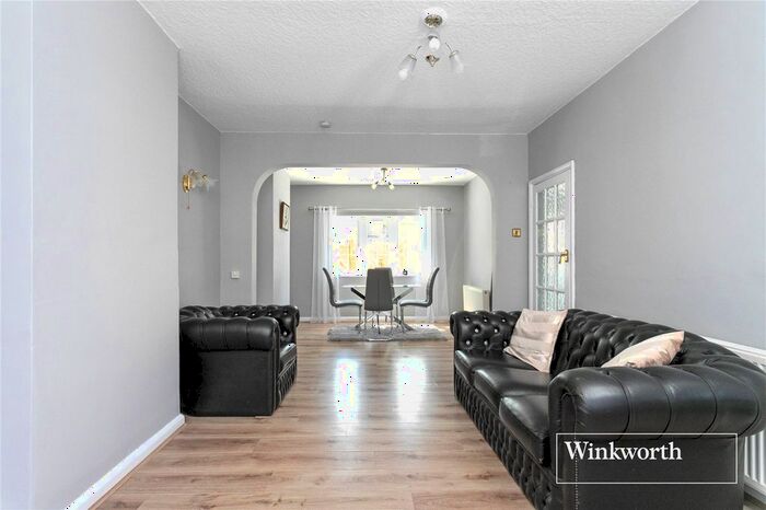 3 Bedroom Semi-Detached House To Rent In Coleridge Road, London, N12