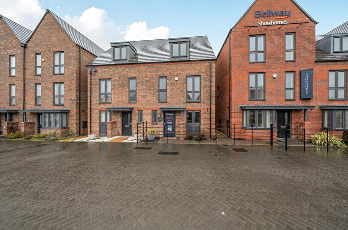 4 Bedroom Semi Detached House For Sale In Waterslade Way, Houghton Regis, Dunstable, LU5