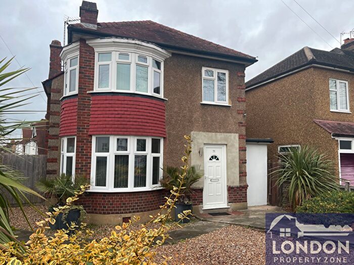 3 Bedroom Detached House To Rent In Demesne Road, Wallington, SM6