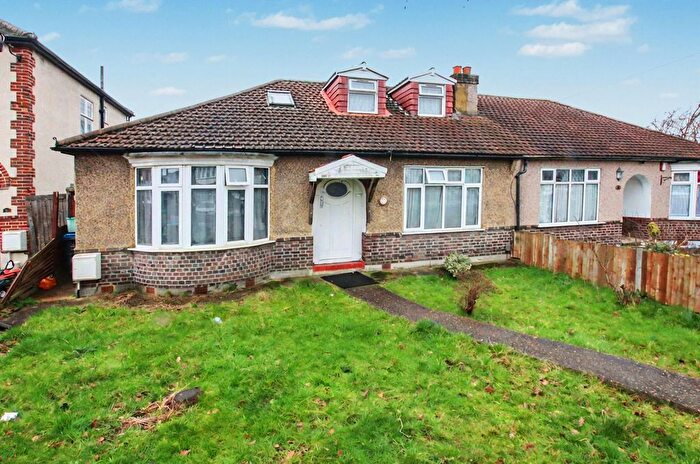 3 Bedroom Semi Detached Bungalow For Sale In The Glade, Shirley, CR0