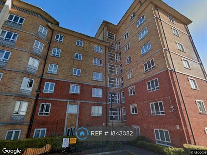 2 Bedroom Flat To Rent In Glebelands Close, London, N12