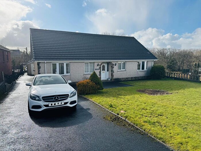 3 Bedroom Bungalow To Rent In Clos Y Dderwen, Cross Hands, SA14