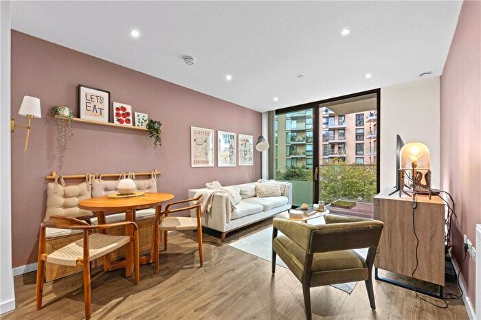 2 Bedroom Apartment For Sale In Bridle Mews, London, E1