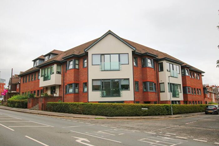 2 Bedroom Apartment For Sale In Finchampstead Road, Wokingham, RG40