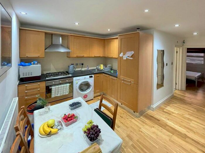 2 Bedroom Flat To Rent In Greyhound Road, London, W6