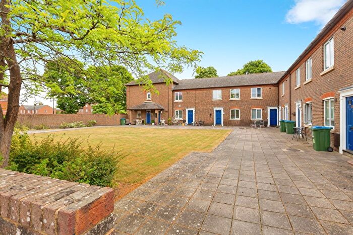 2 Bedroom Flat For Sale In Prestwold Way, Fairford Leys, Aylesbury, HP19