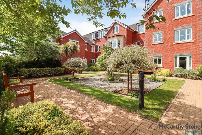 2 Bedroom Flat For Sale In Mckinlay Court, Tresham Close, Kettering, NN15
