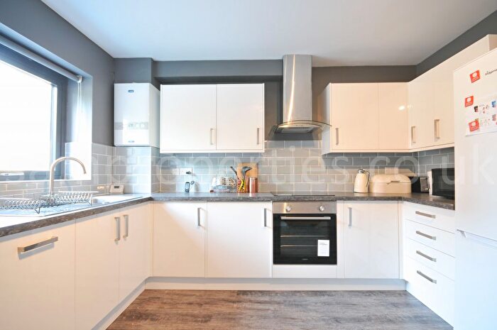 4 Bedroom Town House To Rent In Moss Lane East, Manchester, M16