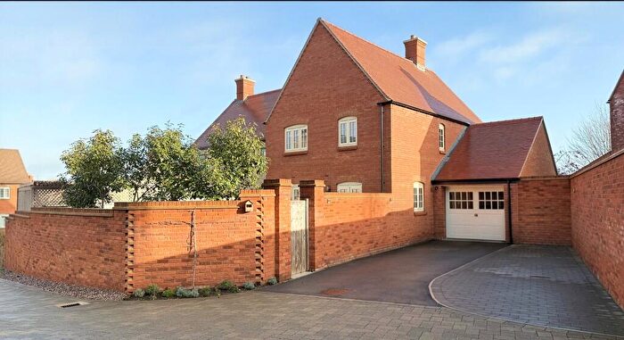 4 Bedroom Semi-Detached House For Sale In Gold Avenue, Brackley, NN13