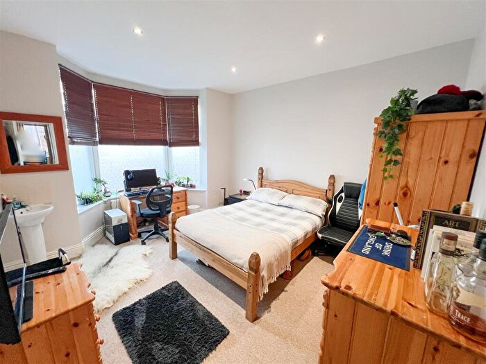 6 Bedroom House To Rent In Cemetery Avenue, Sheffield, S11