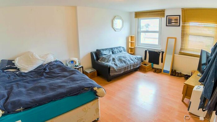 3 Bedroom Flat To Rent In Frithville Gardens, London, W12