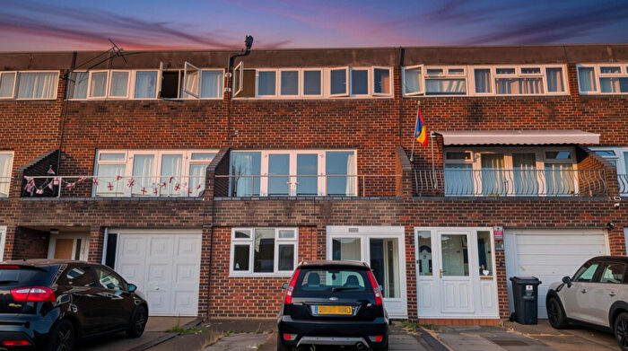 4 Bedroom Town House For Sale In Wickham Place, Basildon, SS16
