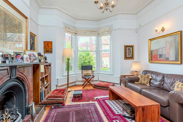 5 Bedroom End Of Terrace House To Rent In Endlesham Road, Wandsworth, SW12