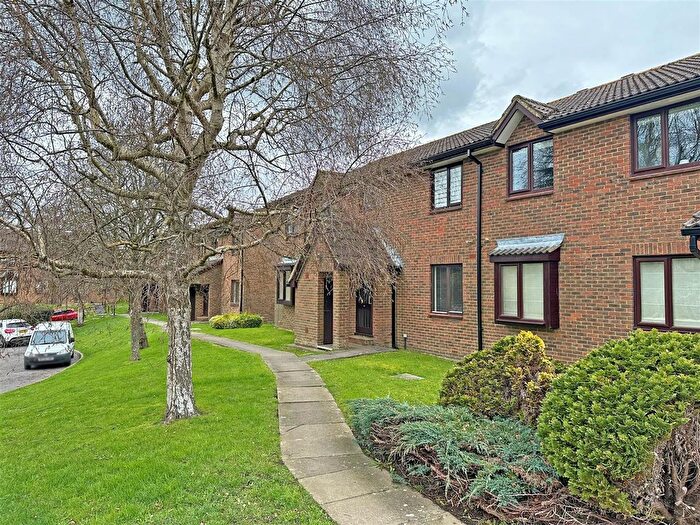 1 Bedroom Flat For Sale In Park View Road, Redhill, RH1