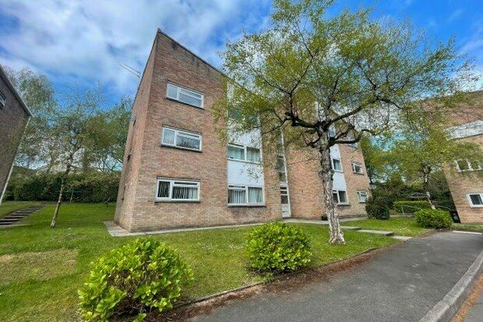2 Bedroom Flat To Rent In Woodside Court, Cardiff, CF14