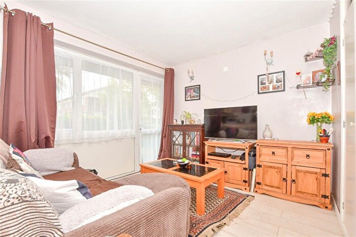 1 Bedroom Flat For Sale In Daimler Way, Wallington, Surrey, SM6