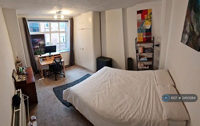 2 Bedroom Flat To Rent In Granville Court, London, N4