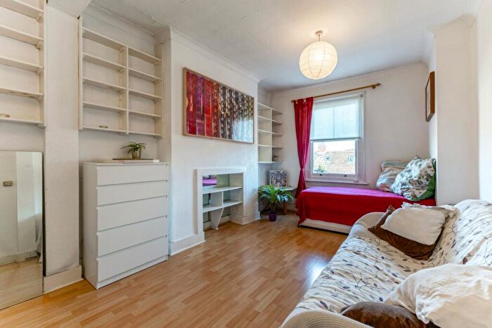 3 Bedroom Flat To Rent In Pember Road London, NW10