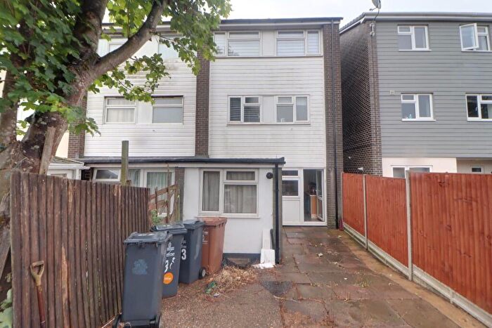 4 Bedroom Town House To Rent In Jessop Road, Stevenage, Hertfordshire, SG1
