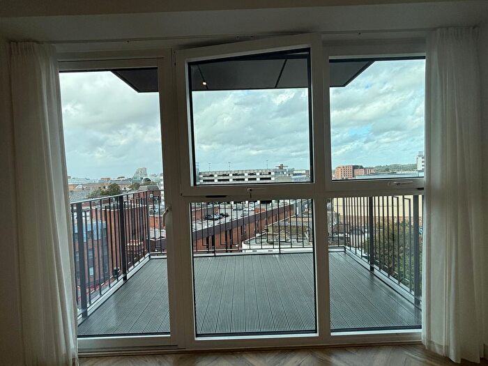 2 Bedroom Flat To Rent In Brook Street, Kingston Upon Thames, KT1